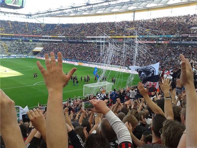 Per Schiff zum Fußballspiel