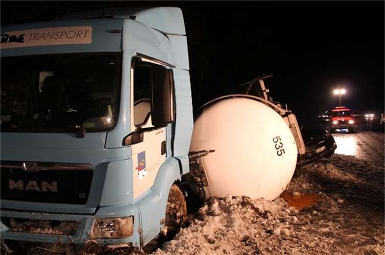 A61 wegen Tanklaster mit Maracuja-Saft gesperrt 