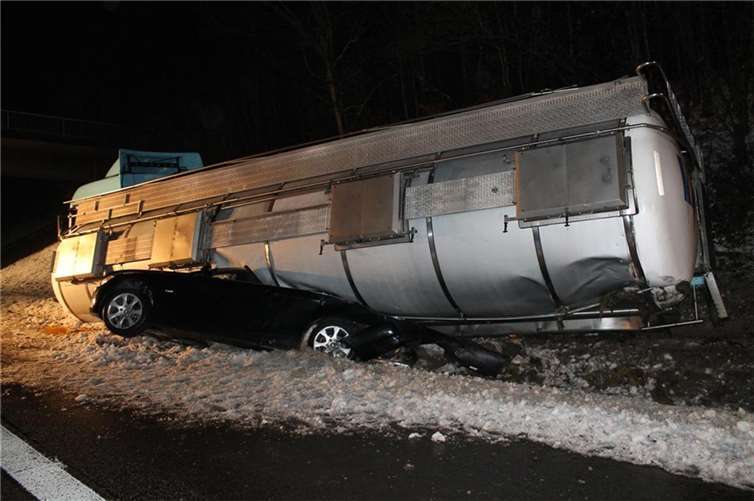 A61 wegen Tanklaster mit Maracuja-Saft gesperrt 