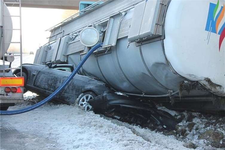 A61 wegen Tanklaster mit Maracuja-Saft gesperrt 