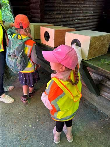 Neue Stationen für Kinder mit Förderbedarf und Buch über Ziele und Funktionen 