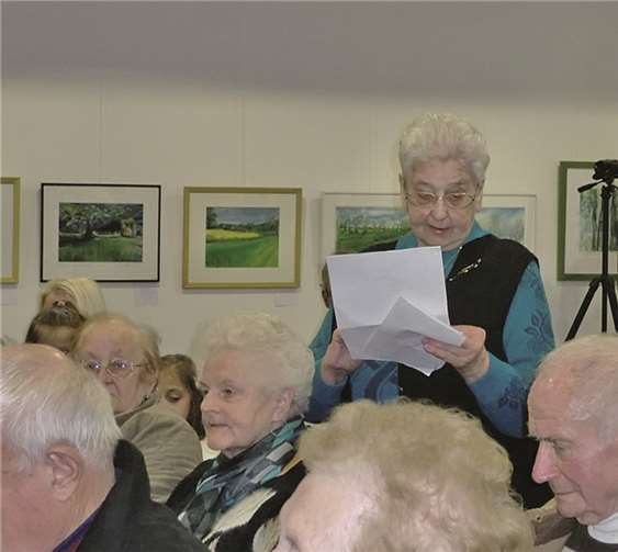 Kinder musizieren mit Senioren im Haus der Stommel Stiftung 