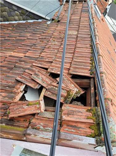 Dächer wurden beschädigt und Bäume entwurzelt 