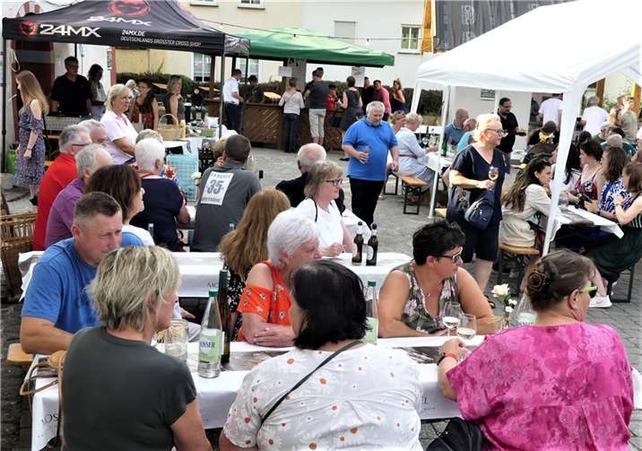 Bürgermeisterin Kathrin Laymann ist neue Ehren-Razefrau 