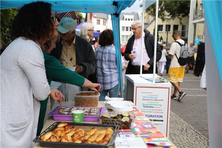 Unterhaltung, Kinderprogramm, Pflanzaktion und verkaufsoffener Sonntag Unterhaltung, Kinderprogramm, Pflanzaktion und verkaufsoffener Sonntag