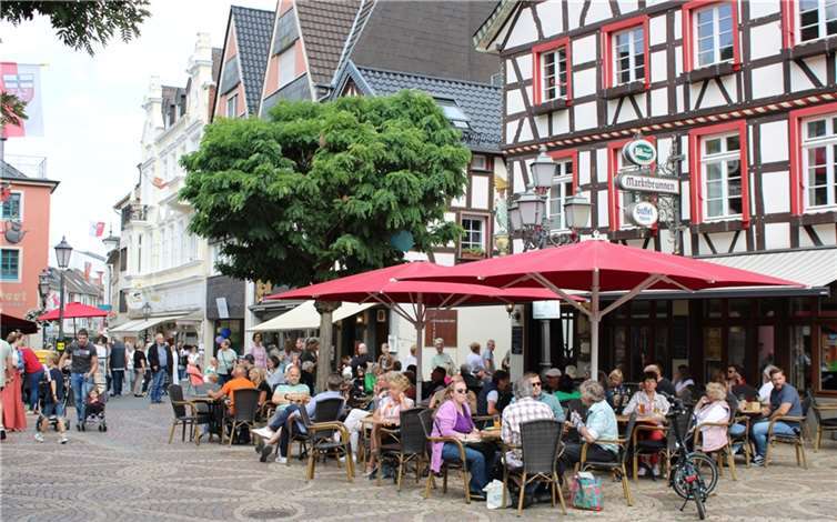 Handel und Gewerbe der Kreisstadt präsentierten sich sommerbunt 