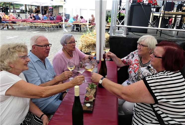 Weinmajestäten hießen die Gäste willkommen 