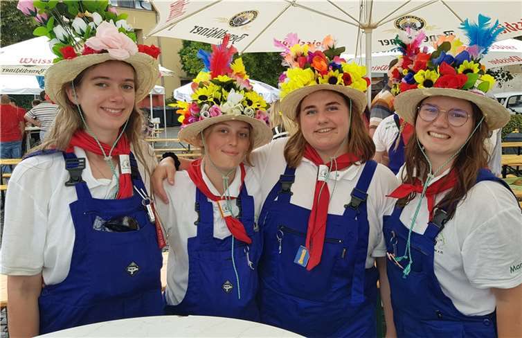 Tolle Beteiligung beim Festzug der Rheindörfer-Kirmes in „Basjanes“ 