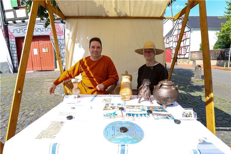 Ritter in Rheinbach: Buntes Treiben zeigt historisches Werden der Glasstadt 