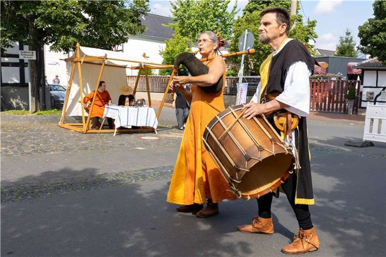 Ritter in Rheinbach: Buntes Treiben zeigt historisches Werden der Glasstadt 