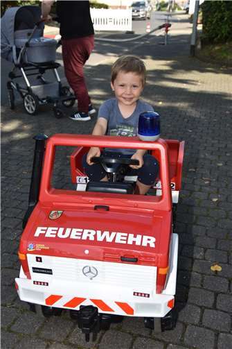 Neue Einsatzfahrzeuge an die Oberdreeser Feuerwehr übergeben 