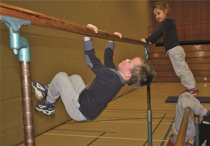 Spaß beim Kinderturnen