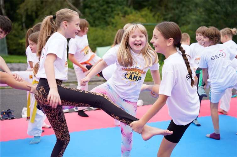 Sport und Spaß beim Karate-Sommerferien-Camp in der Eifel 