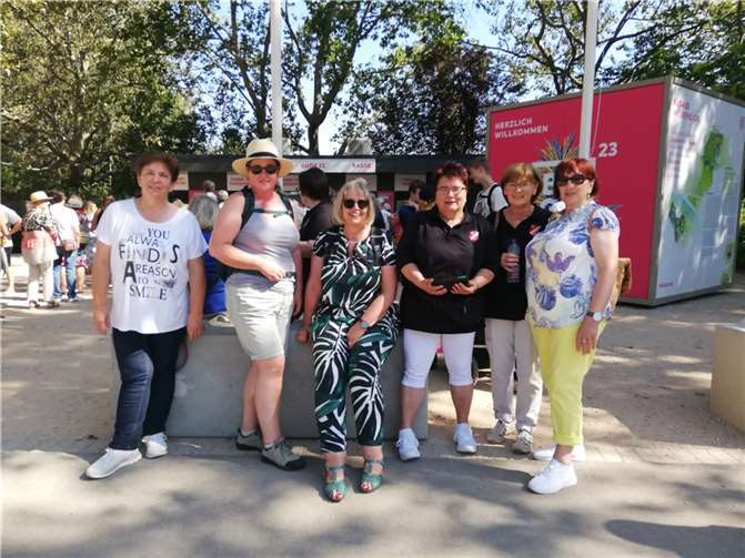 Gute Stimmung trotz Hitze bei Besuch der BUGA 23 in Mannheim 