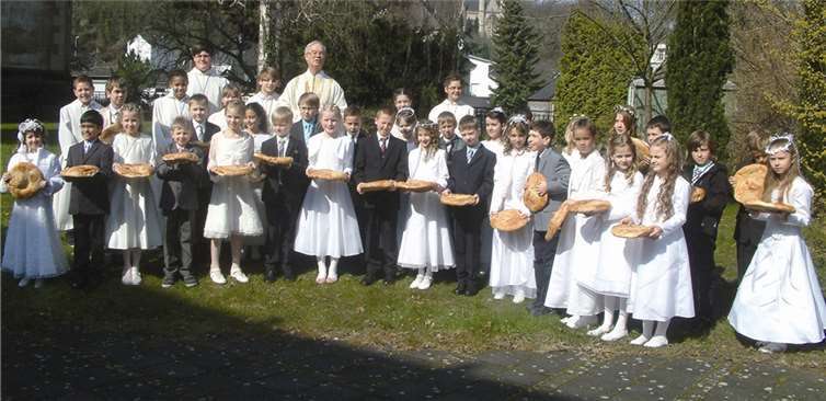 Junge Christen in die Pfarrgemeinden aufgenommen