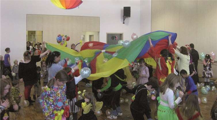 Möhnen bereiten sich auf Karneval vor 