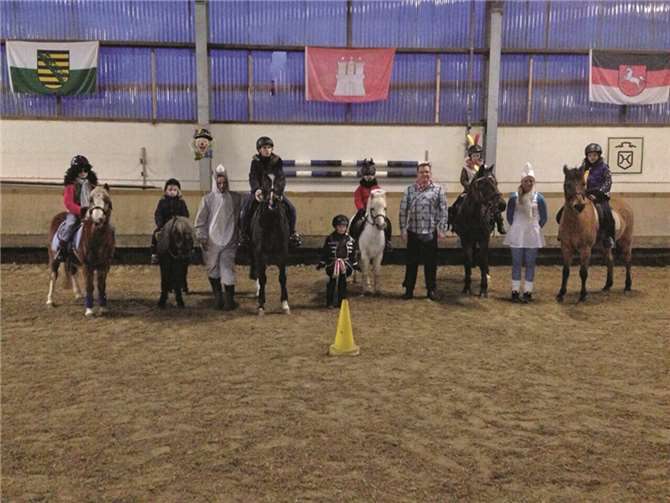 Reitstall Welsch und RCK feiern Karneval 