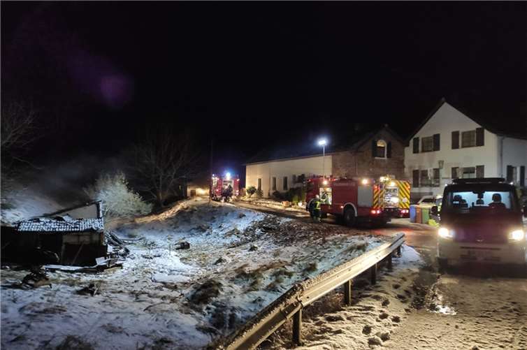 Rheinbrohl: Gartenhaus stand in Flammen 