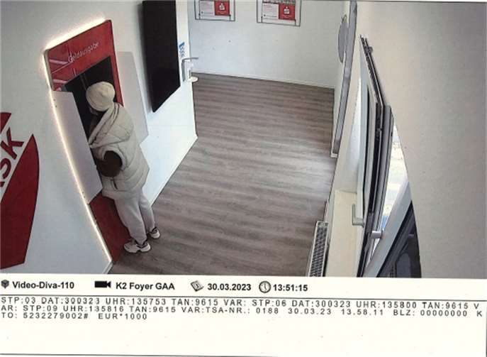 Mayen: Fahndung nach Geldbörsen-Diebstahl in Supermarkt 