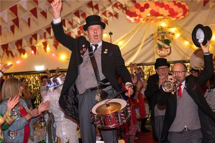 Tanztalente und Musik sorgen für ausgelassene Stimmung 