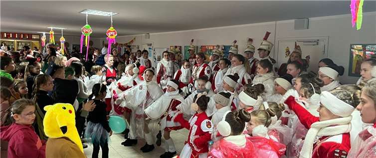 Kunterbuntes Treiben am Schwerdonnerstag 