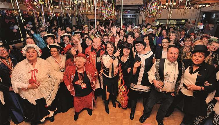 Jecke Wiever machten den Landrat zum „Hahn im Korb“