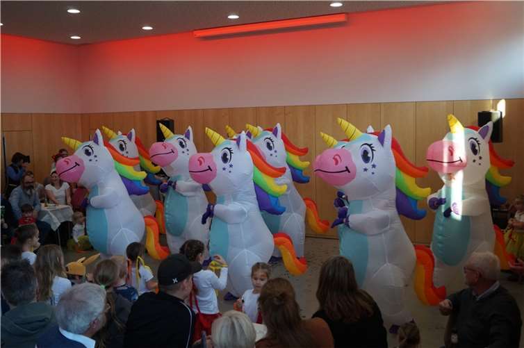 Showtanz und Überraschungsgäste begeistern das Publikum 