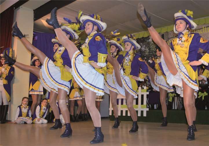 Rund 400 knatschjecke Weiber feierten im Helenensaal 