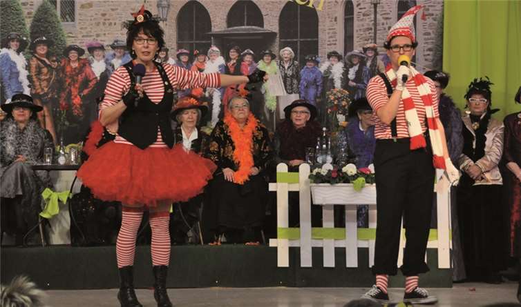 Rund 400 knatschjecke Weiber feierten im Helenensaal 