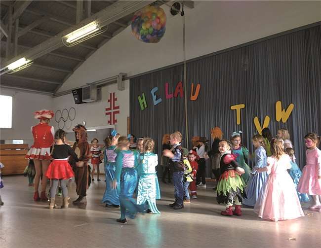 Kinderkostümfest in der Turnhalle 