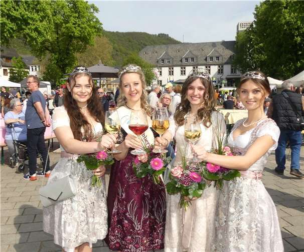 Produkte vom roten Moselweinbergpfirsich verkostet 