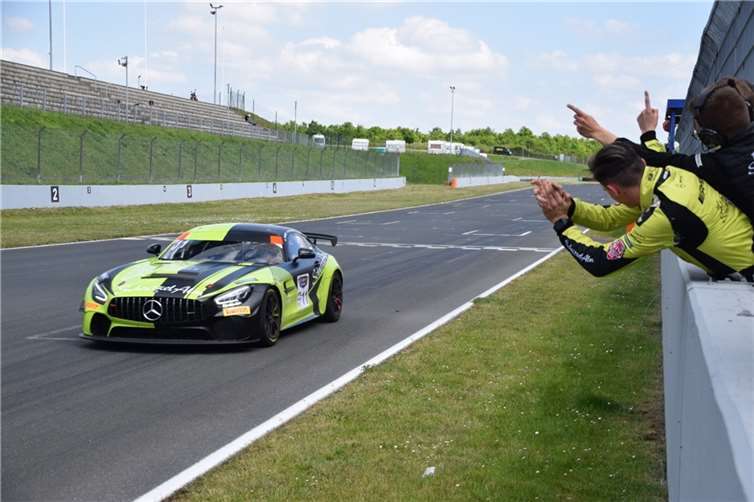 Lokales Talent Enrico Förderer siegt in beeindruckenden Rennen 