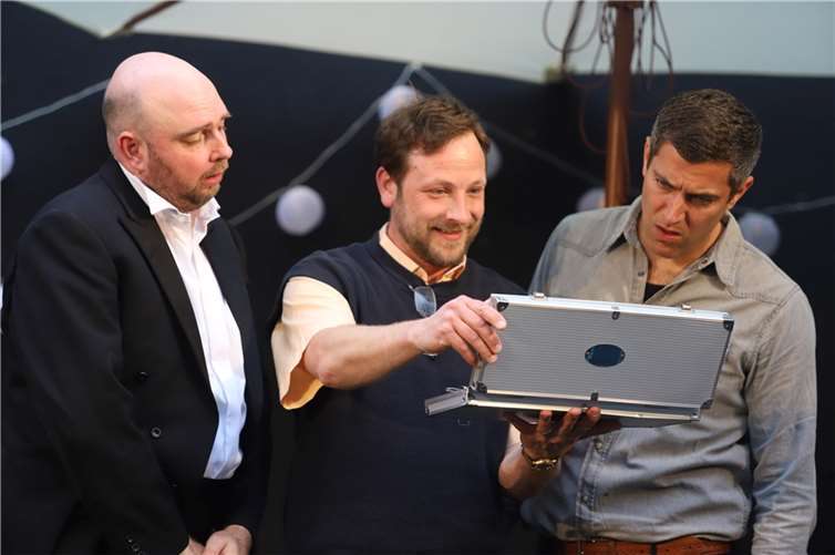 „Der Vorname“ begeistert bei Premiere: Freude pur bei maximaler Eskalation 