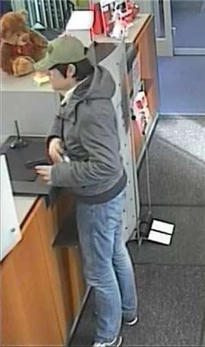 Polizei fahndet mit Fotos nach Bankräuber 