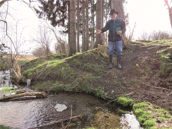 Tatkräftige Bachpaten rücken Unrat und Gestrüpp zu Leibe 