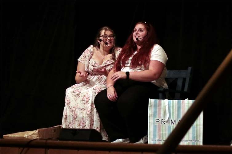 Große Gefühle, Geister und der vielleicht nicht ganz normale Familienwahnsinn 