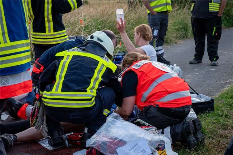 „Motorrad in Fußgängergruppe gerast“ 