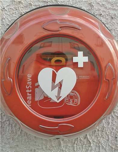 Installation eines öffentlich zugänglichen Defibrillators in der Ortsgemeinde 
