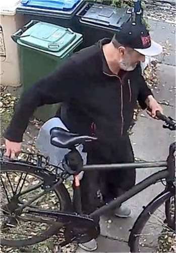 Foto-Fahndung: Wer kennt diesen Fahrraddieb? Foto-Fahndung: Wer kennt diesen Fahrraddieb?