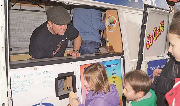 Große und kleine Künstler voll in Aktion 