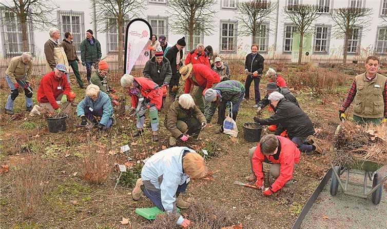 Team Staudenpflege startet in die Gartensaison 2015 
