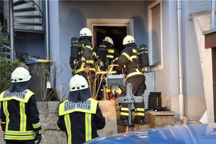 Explosion im Mehrfamilienhaus  