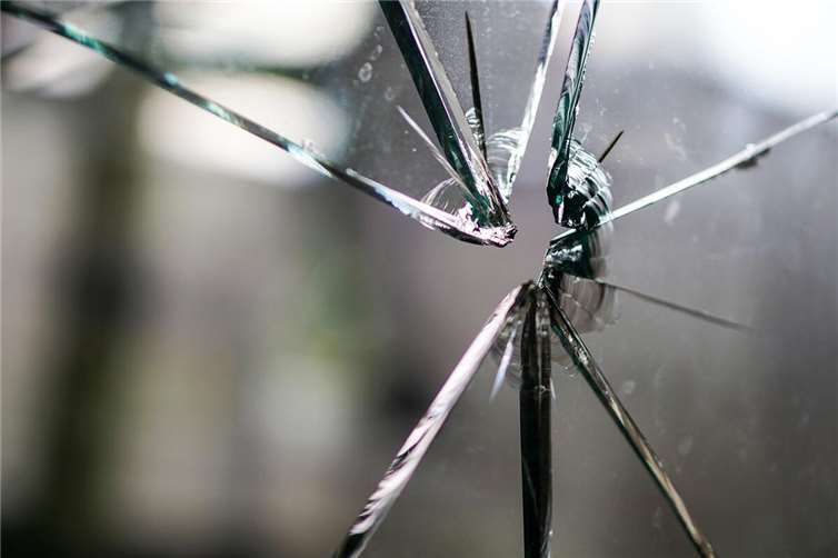 Neuwied: Glasscheibe zerbricht bei Kiosk-Streit