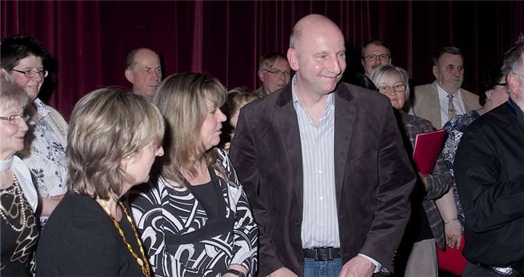 Ungewöhnliches Ständchen im ungewöhnlichen Rahmen 