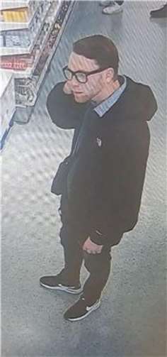 Fahndung: Phishing-Betrüger hebt Bargeld mit digitalen Bankdaten ab 