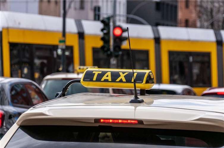 Taxifahrt zur Polizei: Kein Geld, viel Promille 