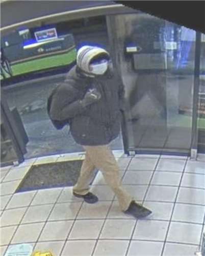 Fahndung: Polizei sucht nach Tankstellenräuber 