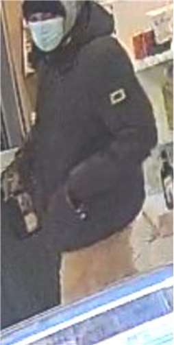 Fahndung: Polizei sucht nach Tankstellenräuber 