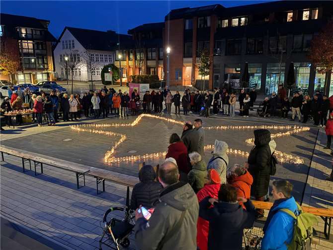 „Eine Million Sterne“ lassen Kirchplatz erstrahlen 
