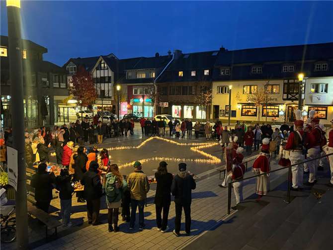 „Eine Million Sterne“ lassen Kirchplatz erstrahlen 